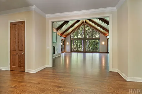 8806 Whispering Pines Trail Woodstock IL 60098
