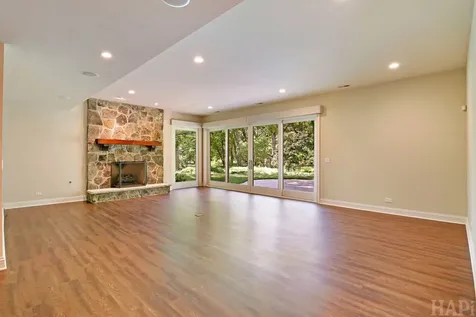 8806 Whispering Pines Trail Woodstock IL 60098