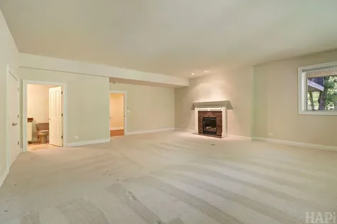 8806 Whispering Pines Trail Woodstock IL 60098