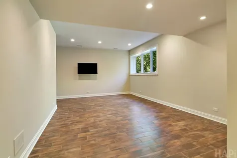 8806 Whispering Pines Trail Woodstock IL 60098