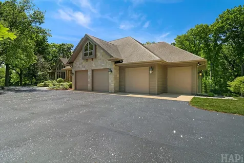 8806 Whispering Pines Trail Woodstock IL 60098