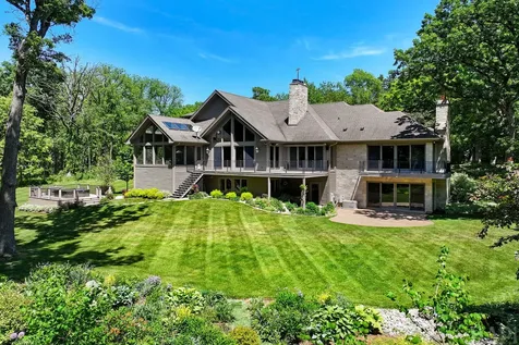 8806 Whispering Pines Trail Woodstock IL 60098