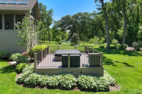 8806 Whispering Pines Trail Woodstock IL 60098