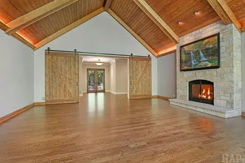 8806 Whispering Pines Trail Woodstock IL 60098
