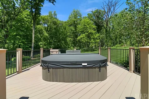 8806 Whispering Pines Trail Woodstock IL 60098