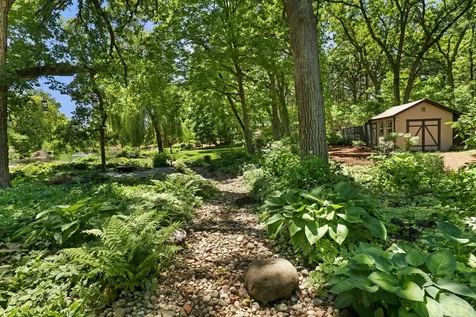 8806 Whispering Pines Trail Woodstock IL 60098