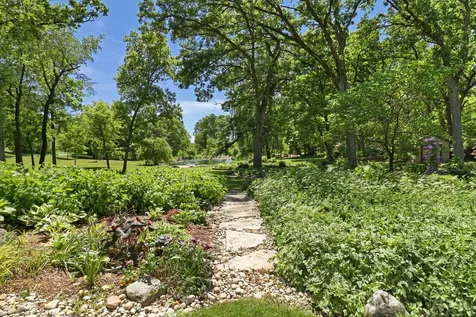 8806 Whispering Pines Trail Woodstock IL 60098