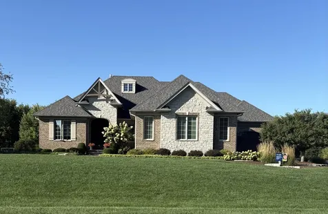 1854 West Forestview Drive Sycamore IL 60178
