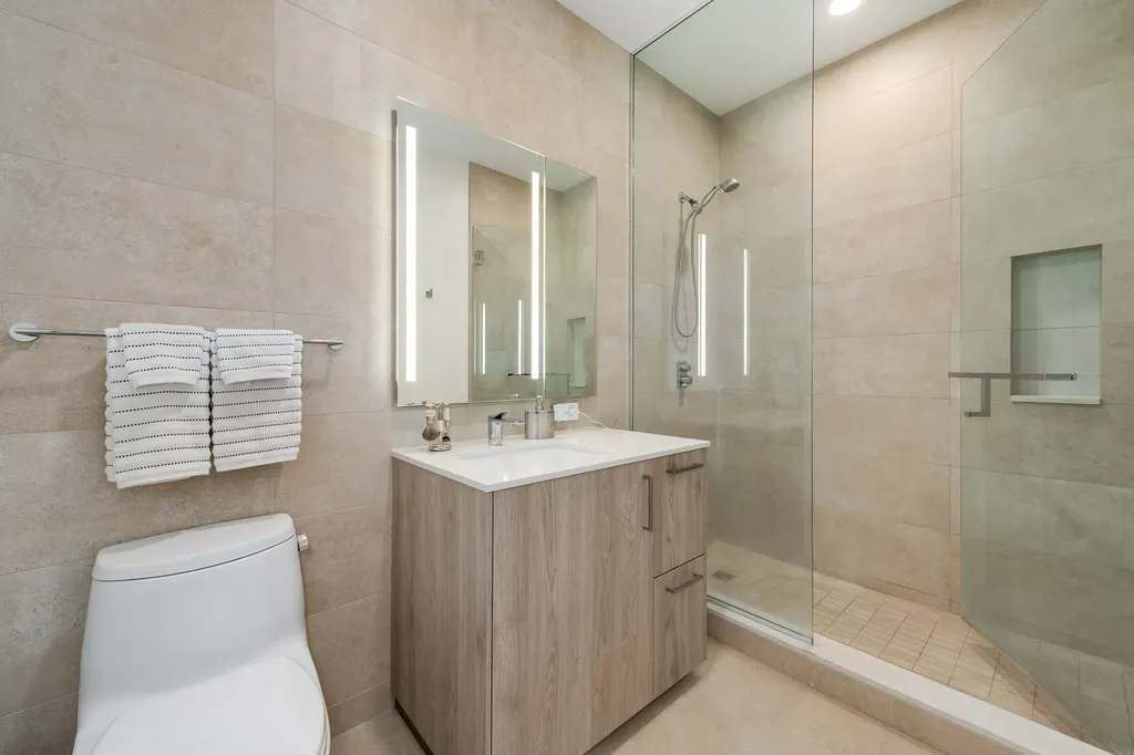 211 North Harbor Drive Chicago IL 60601