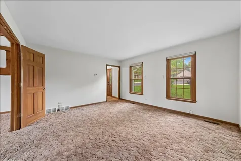 1335 Gaslight Drive Algonquin IL 60102