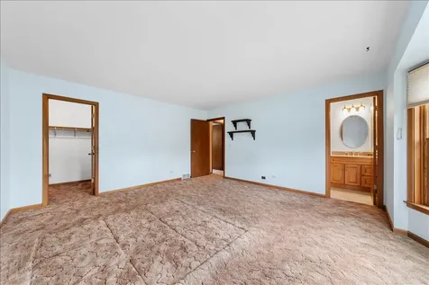 1335 Gaslight Drive Algonquin IL 60102