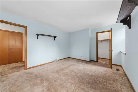 1335 Gaslight Drive Algonquin IL 60102