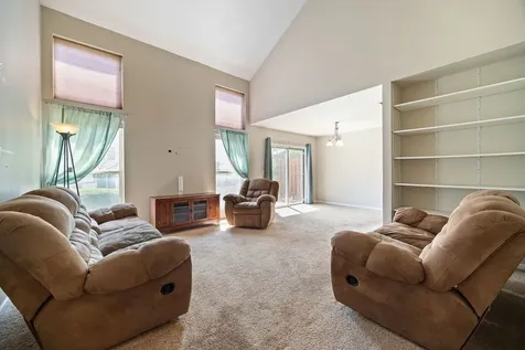 2067 Peach Tree Lane Algonquin IL 60102