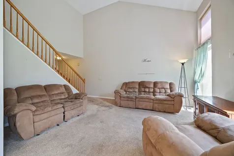 2067 Peach Tree Lane Algonquin IL 60102
