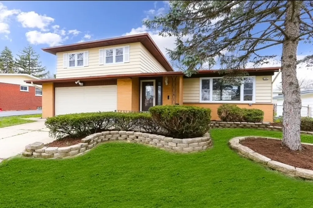 214 North Pleasant Drive Glenwood IL 60425