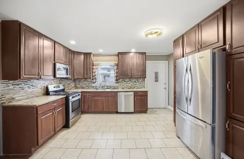 214 North Pleasant Drive Glenwood IL 60425