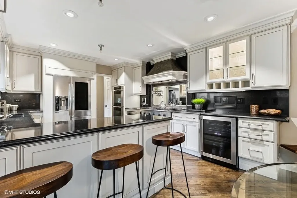 3931 Walnut Court Rolling Meadows IL 60008
