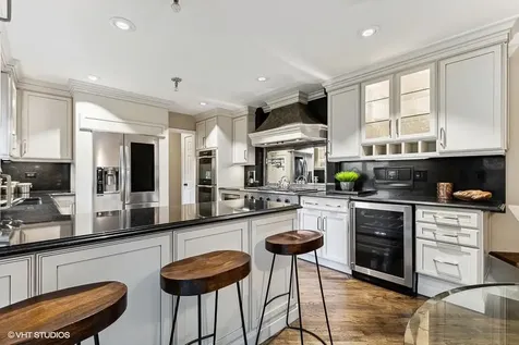 3931 Walnut Court Rolling Meadows IL 60008