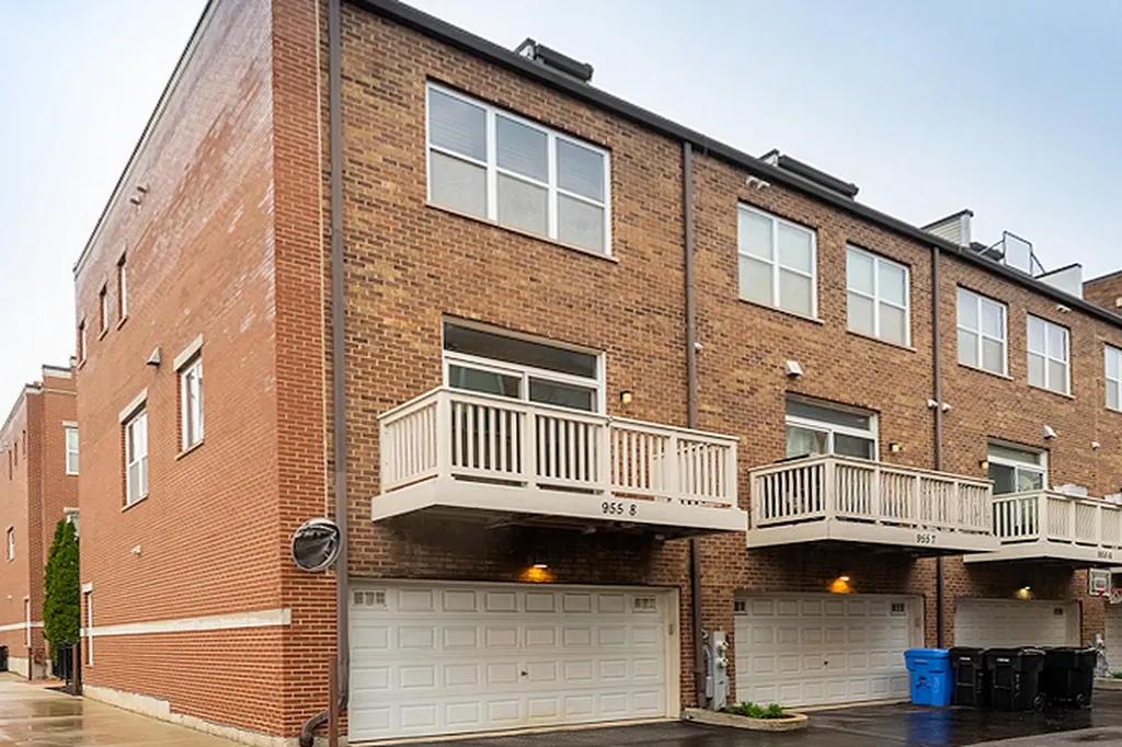 955 West 37th Street Chicago IL 60609