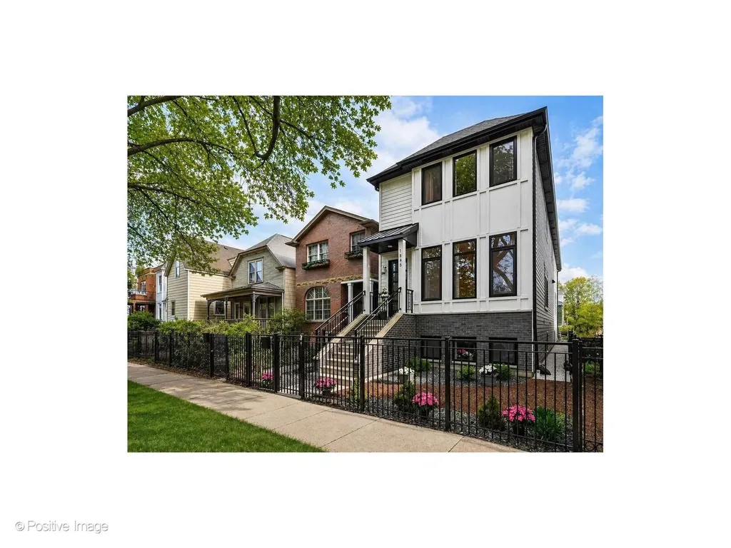 1845 West Wellington Avenue Chicago IL 60657