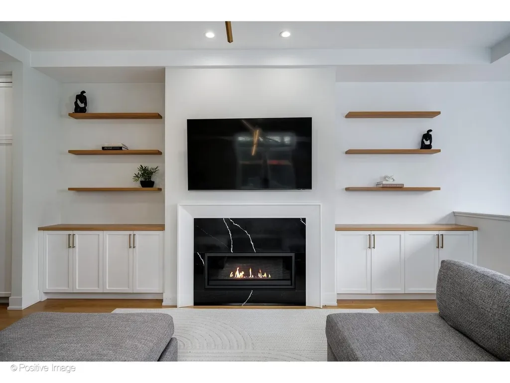 1845 West Wellington Avenue Chicago IL 60657
