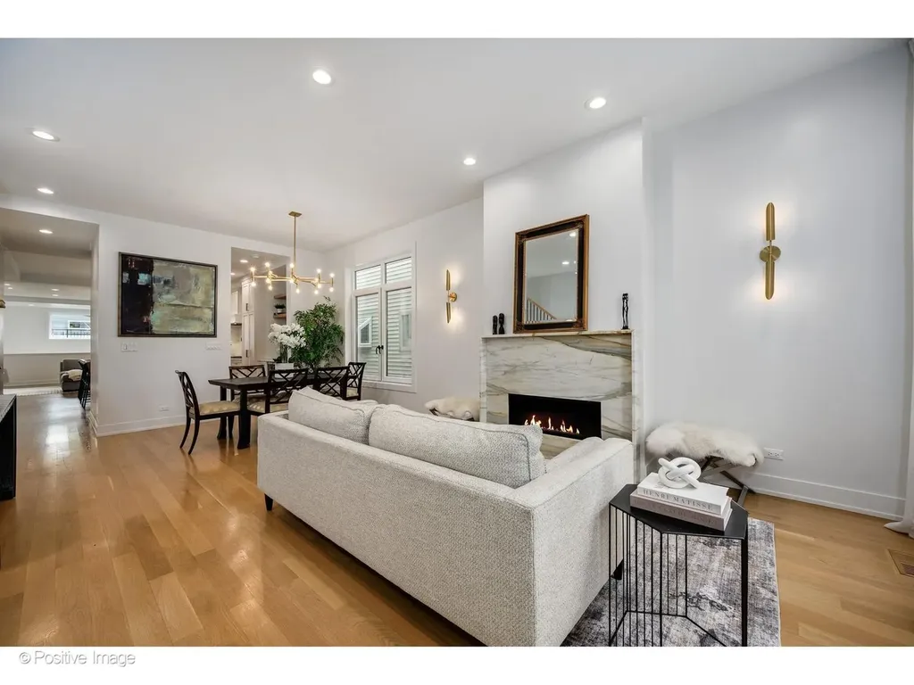1845 West Wellington Avenue Chicago IL 60657