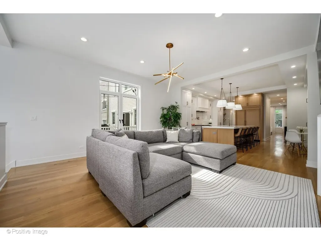 1845 West Wellington Avenue Chicago IL 60657