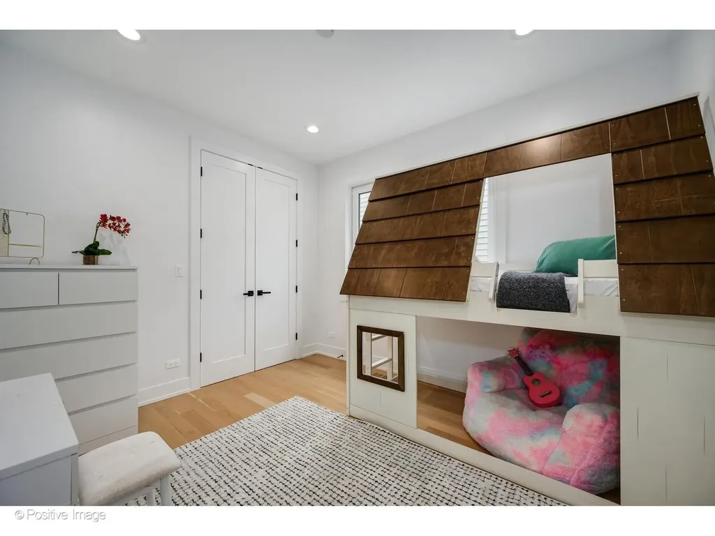 1845 West Wellington Avenue Chicago IL 60657