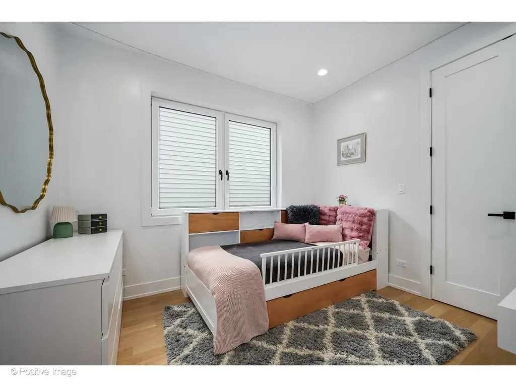 1845 West Wellington Avenue Chicago IL 60657