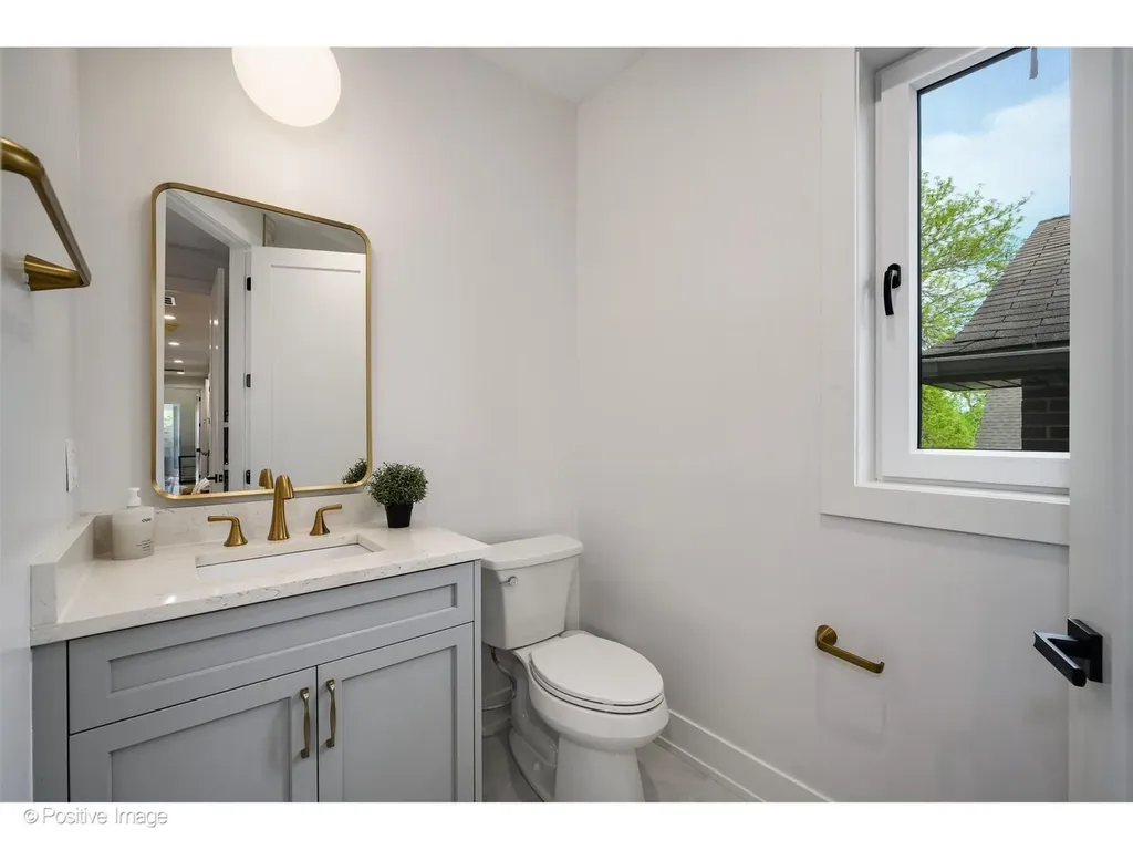 1845 West Wellington Avenue Chicago IL 60657