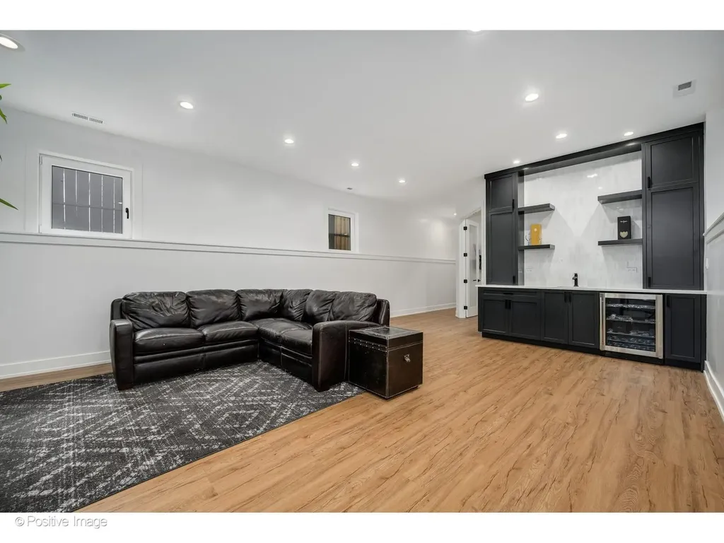1845 West Wellington Avenue Chicago IL 60657