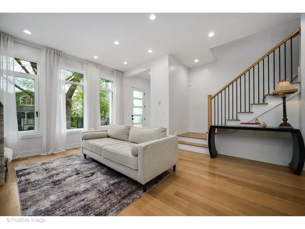 1845 West Wellington Avenue Chicago IL 60657