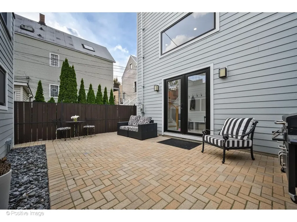 1845 West Wellington Avenue Chicago IL 60657