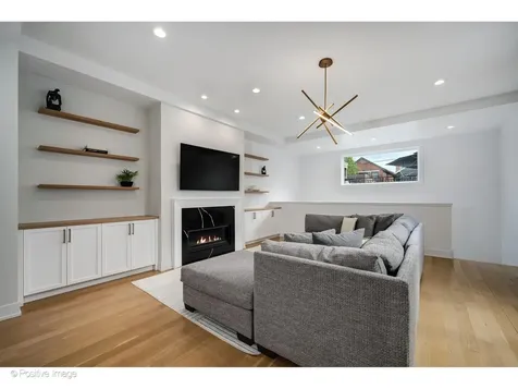 1845 West Wellington Avenue Chicago IL 60657