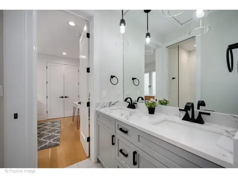 1845 West Wellington Avenue Chicago IL 60657