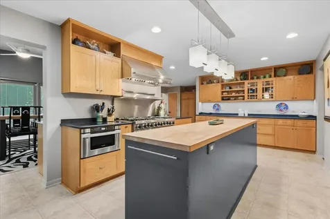 500 Parkview Place Burr Ridge IL 60527