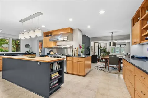 500 Parkview Place Burr Ridge IL 60527