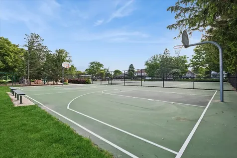 500 Parkview Place Burr Ridge IL 60527