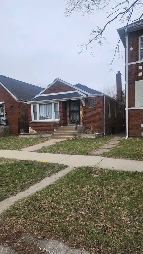 8128 South Coles Avenue Chicago IL 60617