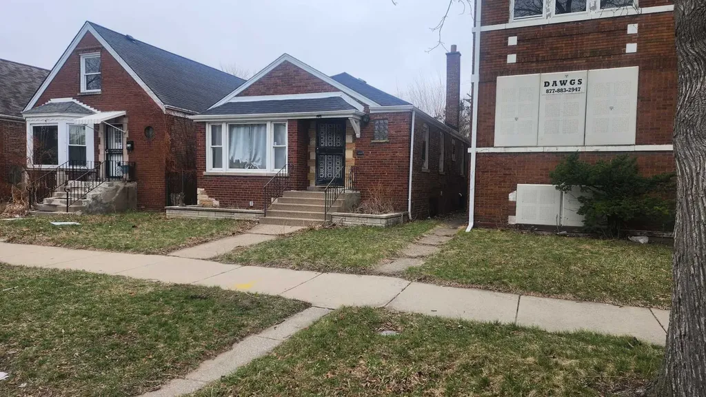 8128 South Coles Avenue Chicago IL 60617