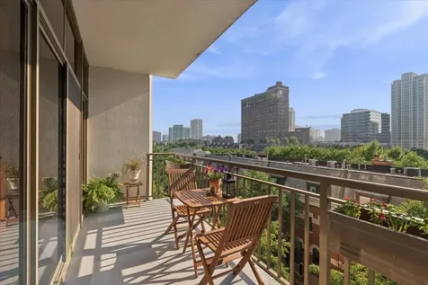 1335 South Prairie Avenue Chicago IL 60605