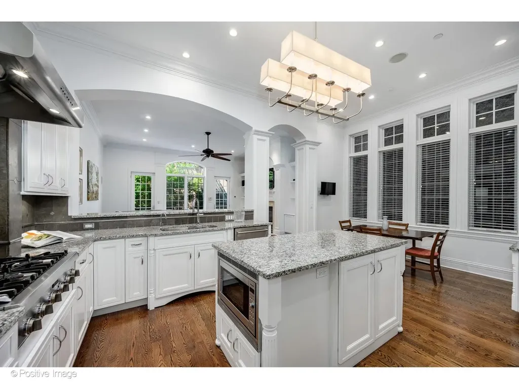 2714 North Greenview Avenue Chicago IL 60614