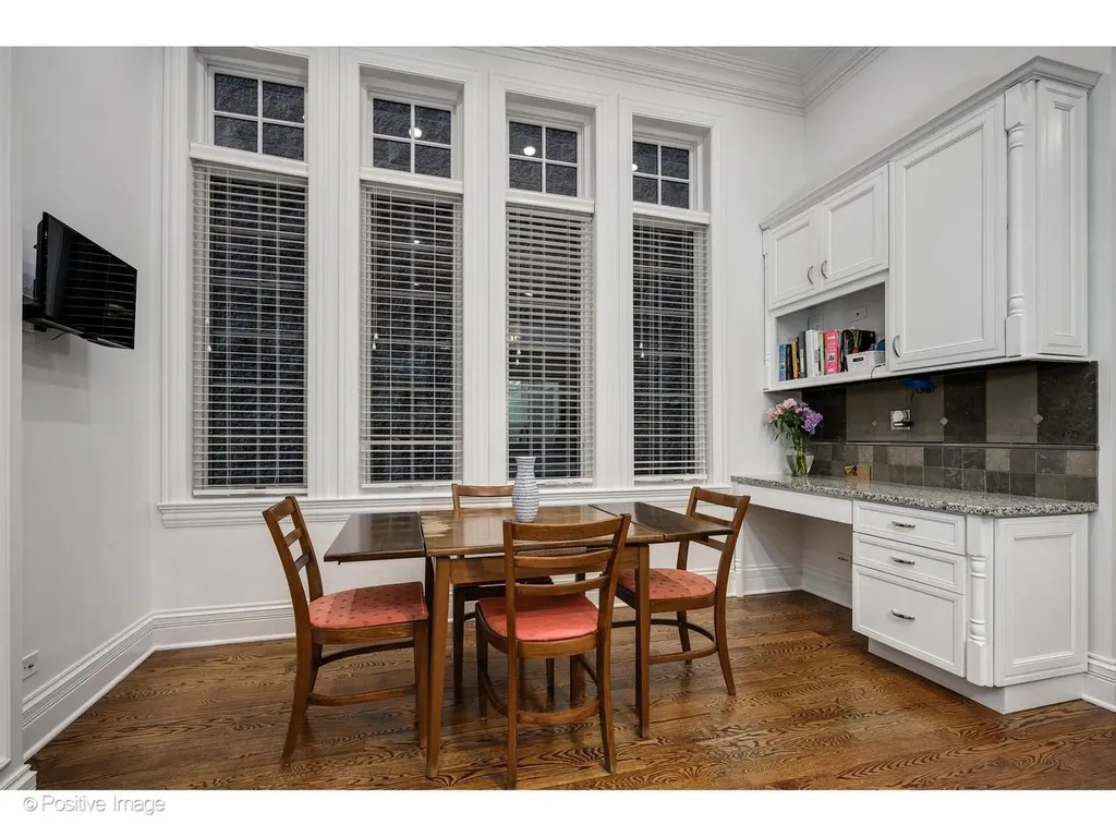2714 North Greenview Avenue Chicago IL 60614