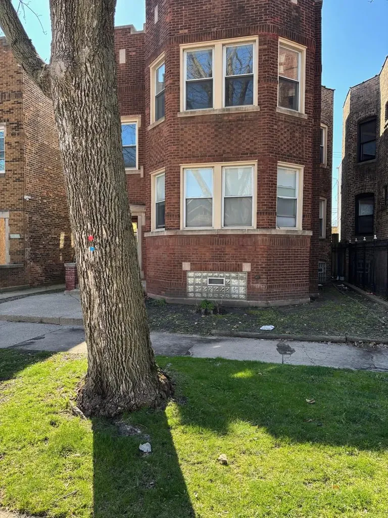 7644 South Cornell Avenue Chicago IL 60649