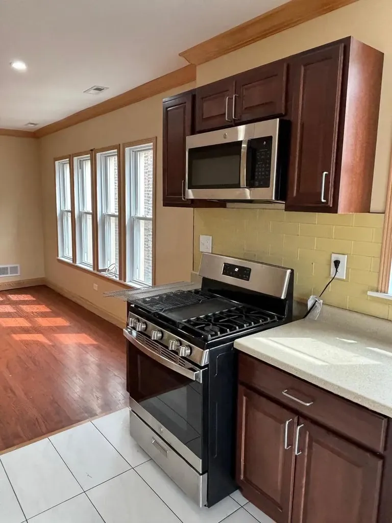 7644 South Cornell Avenue Chicago IL 60649