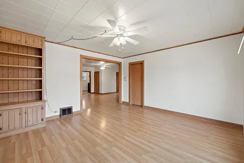 25 East Chestnut Avenue Cortland IL 60112