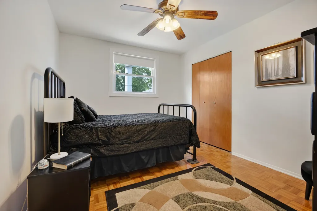 586 Aztec Drive Carol Stream IL 60188