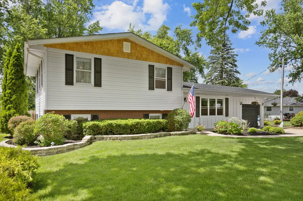 586 Aztec Drive Carol Stream IL 60188