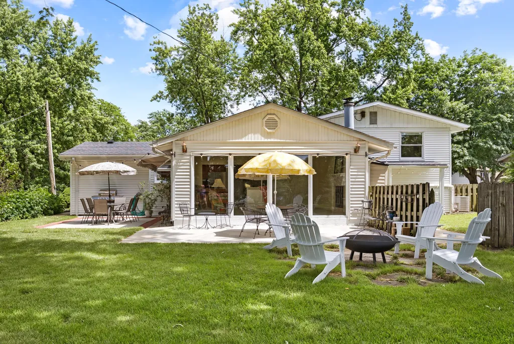 586 Aztec Drive Carol Stream IL 60188
