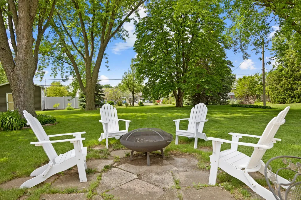 586 Aztec Drive Carol Stream IL 60188